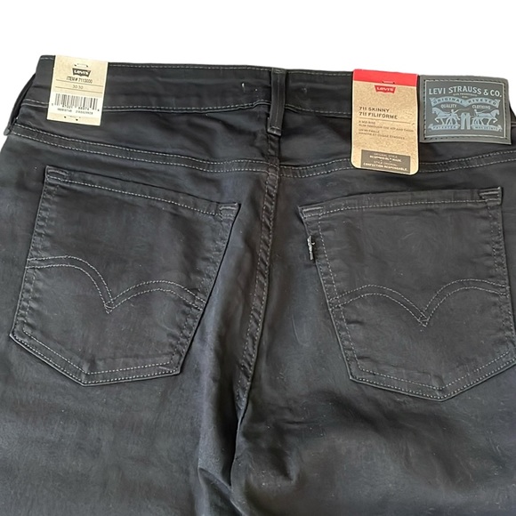 Levi’s - Women’s Mid Rise 711 Skinny Jeans - Picture 3 of 5